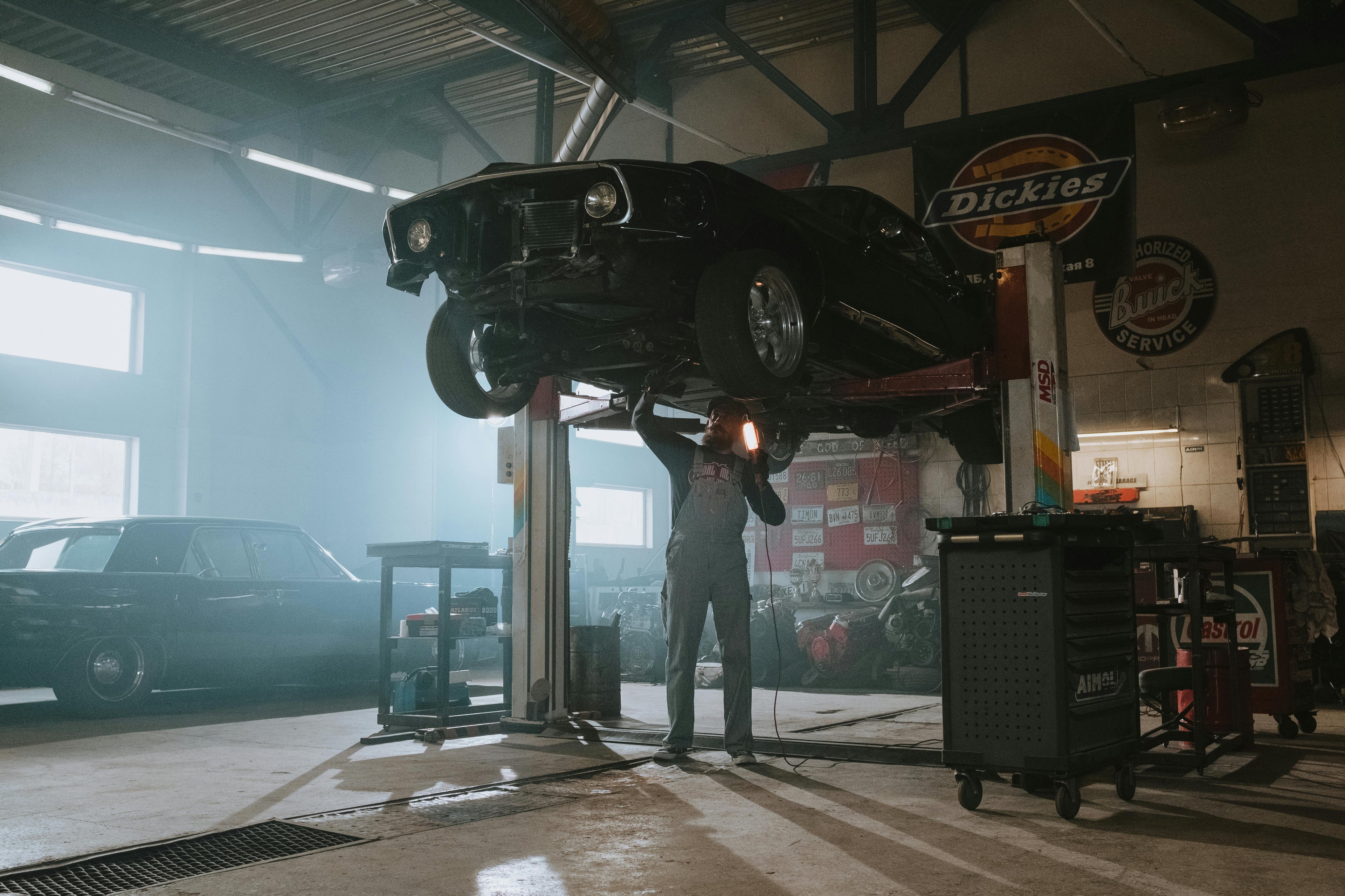 Garage & Wrenching 🔧🧰